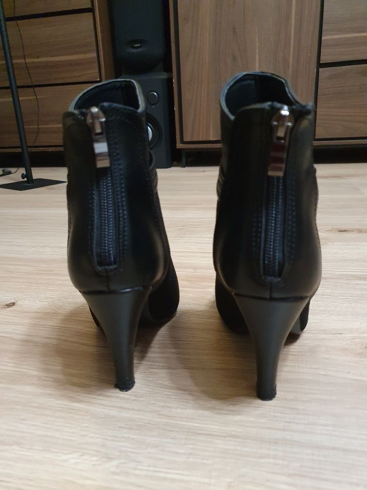 Botki na obcasie jak nowe kupione w CCC