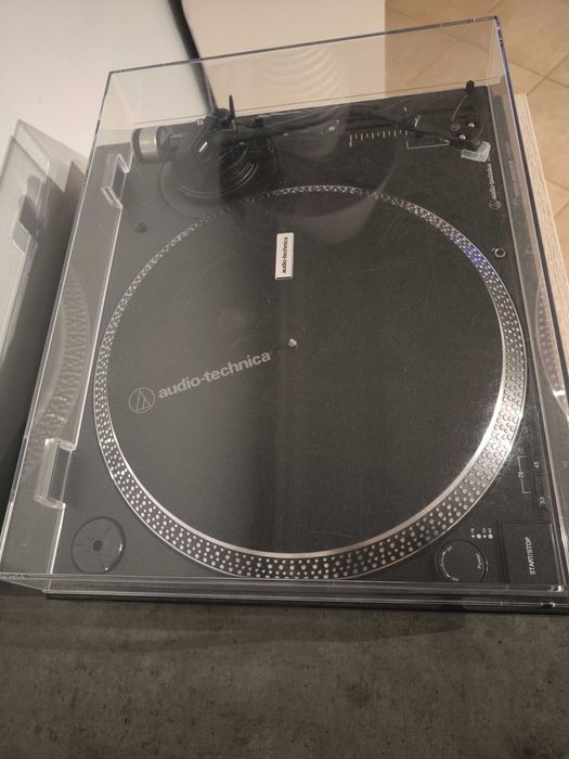 1. Gira-Discos Audio-Technica AT-LP120XBT-USB – Novo, Nunca Usado!