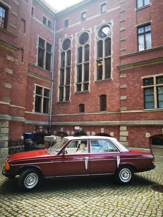 Piekny Klasyczny Mercedes W123 Auto do ślubu