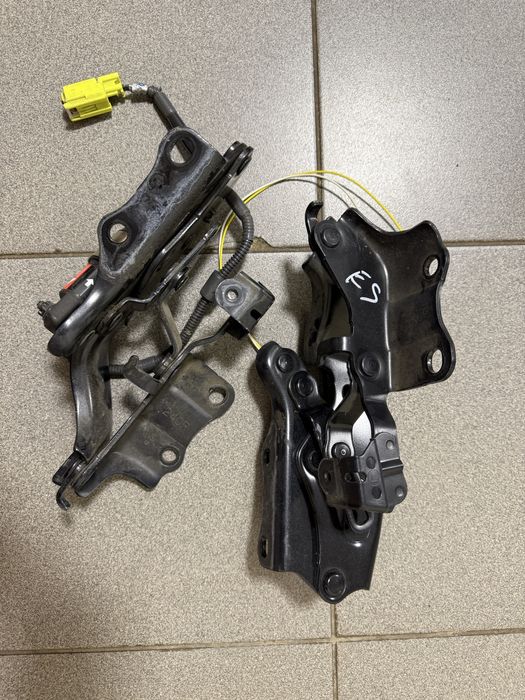 Продам оригинальные петли капота Lexus ES 2021