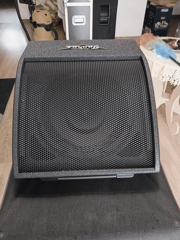 FR-210 V2 kolumna gitarowa 
kolumna aktywna do gitary (RoHs*)