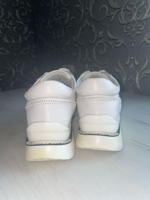 Кроссовки женские белые