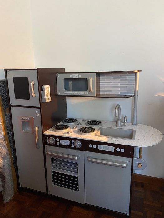 Cozinha de criança em muito bom estado