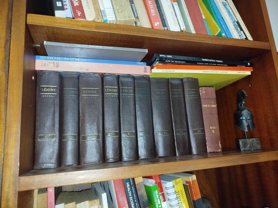 Vendo livros variados 4