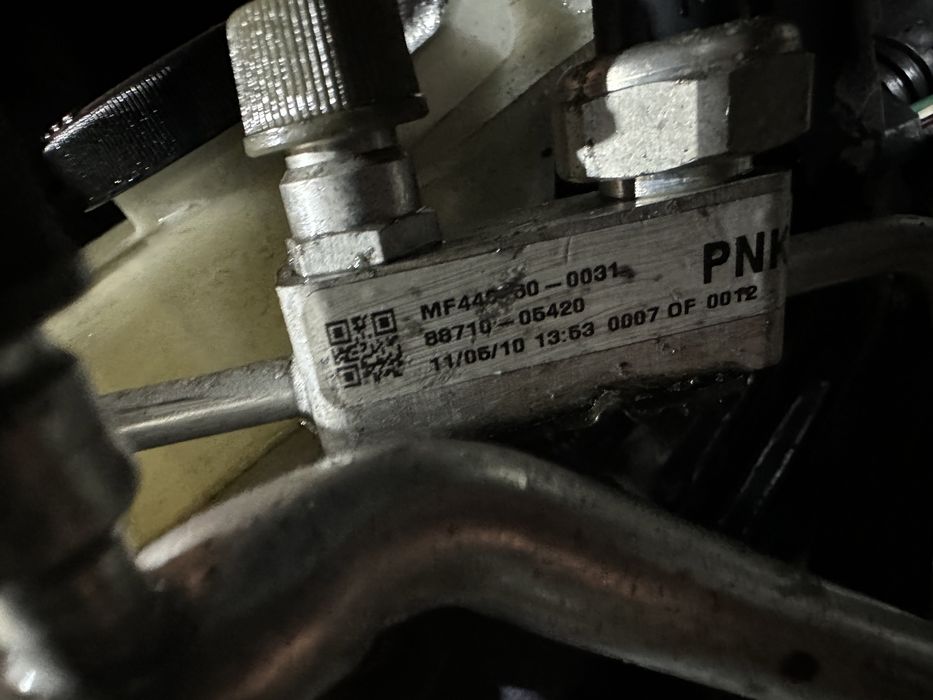 Трубка шланг патрубок труба кондиціонера Toyota Avensis T27 1.8i