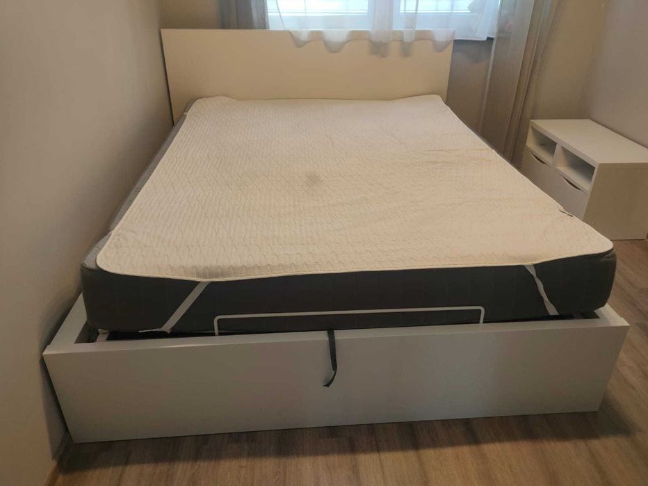 Używane łóżko podwójne z materacem z Ikei 180-200 sm