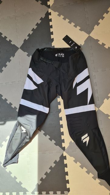 Spodnie crossowe enduro rower Shift Black 3lack White Stricke r.36