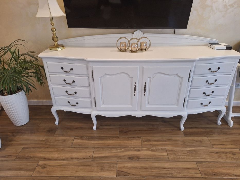 Sprzedam  stół ,krzesła i komodę