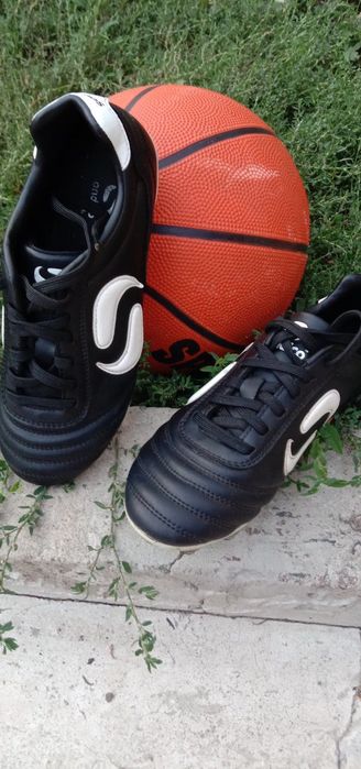 Бутсы футбольные сороконожки