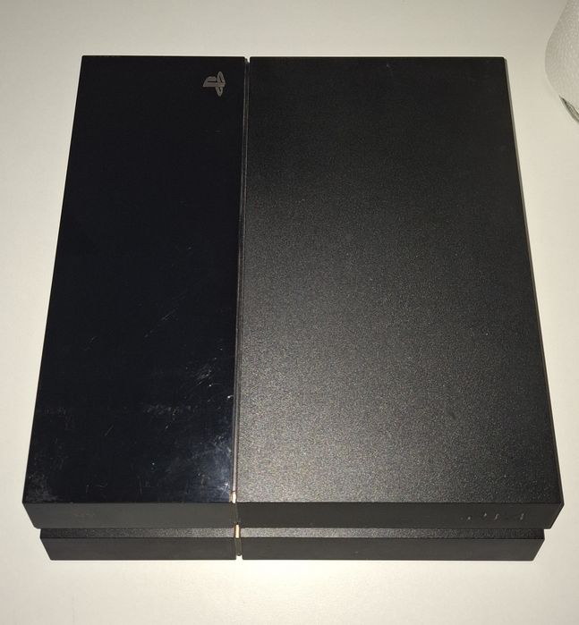 Playstation 4  1tb com 2 comandos e 1 jogo