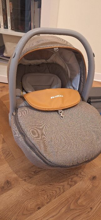 Nosidełko dzieciece wraz z bazą