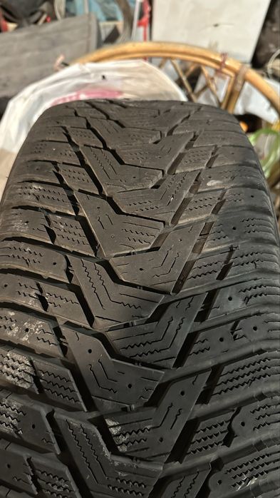 Продам шины 235 45 17 зима