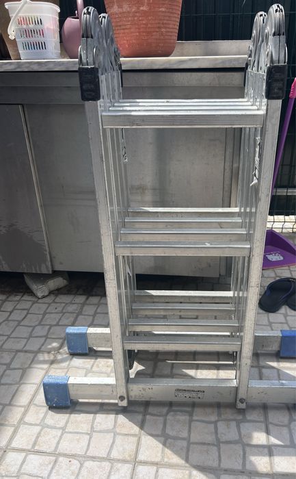 Escadote de aluminio