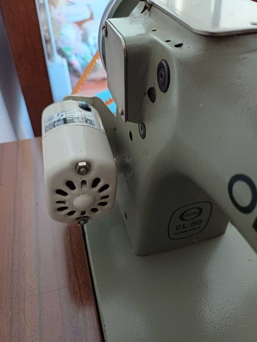 Máquina de Costura Oliva C pedal eléctrico