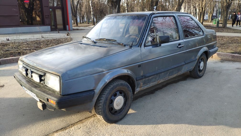 Volkswagen Jetta купе 1986г
Газ/бензин,