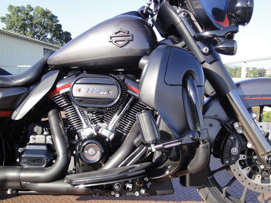 Harley Davidson Street Glide CVO 117 '' FLHXSE