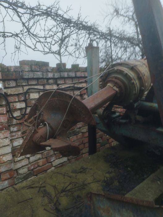 Бурова установка ямобур мтз