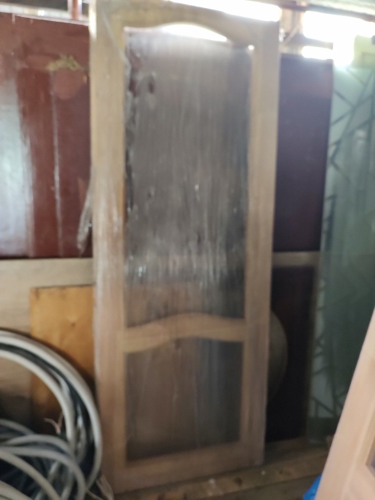 Натуральнуя деревянная дверь новая