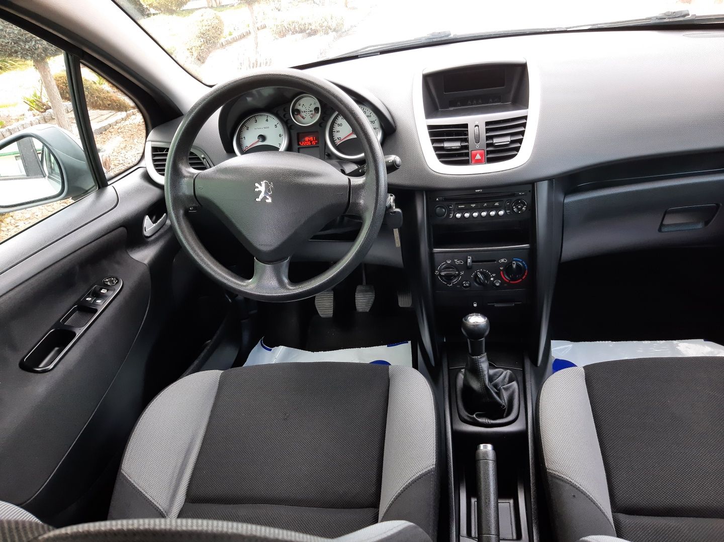 Peugeot 207 1.4 sprowadzony zarejestrowany faktura stan bardzo dobry