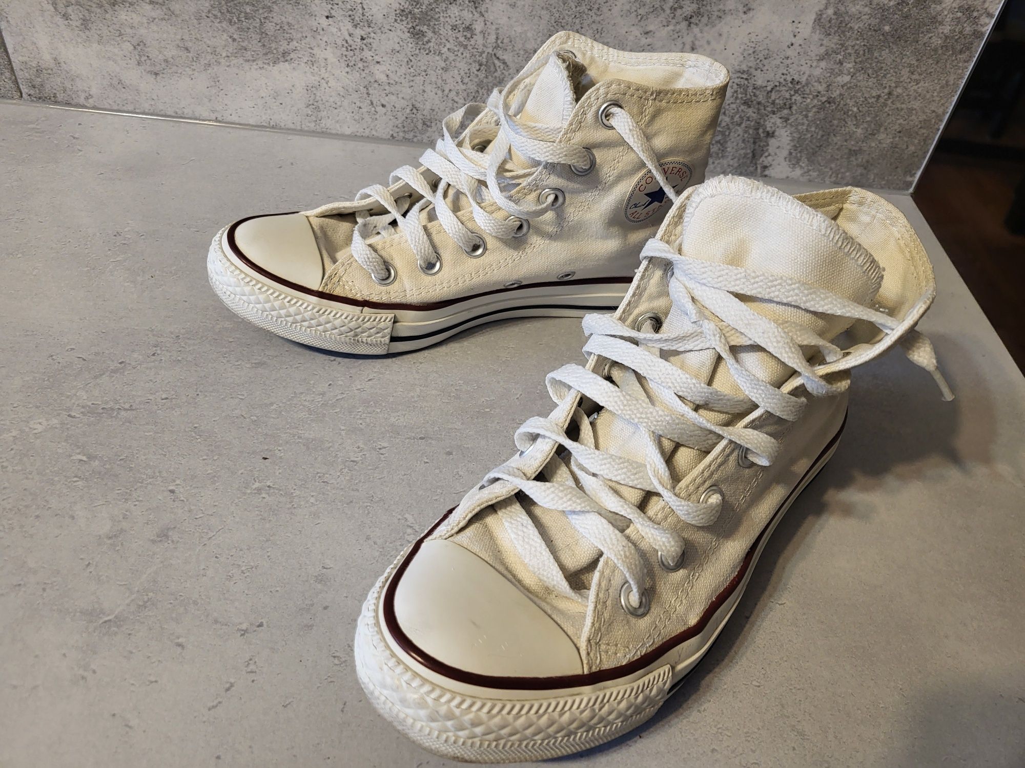 Converse r. 36,5