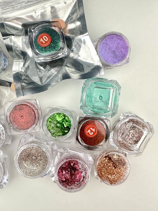 Duży zestaw manicure kuferek lakiery hybrydowe pyłki zdobienia brokat