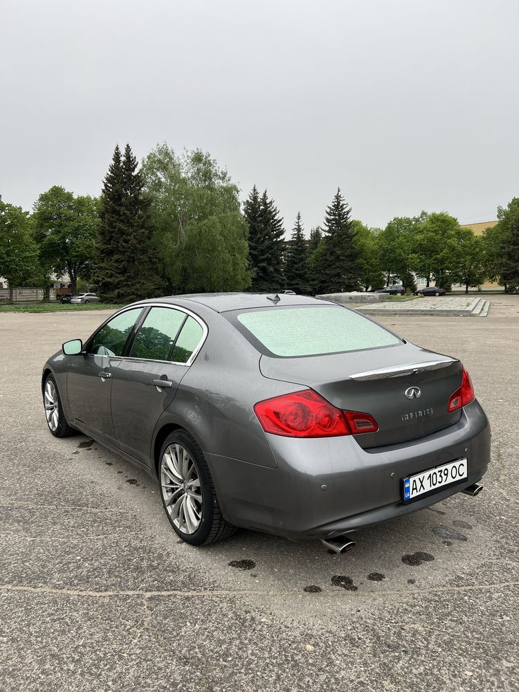 В продажі Infiniti G25 2.5 AT Sport.