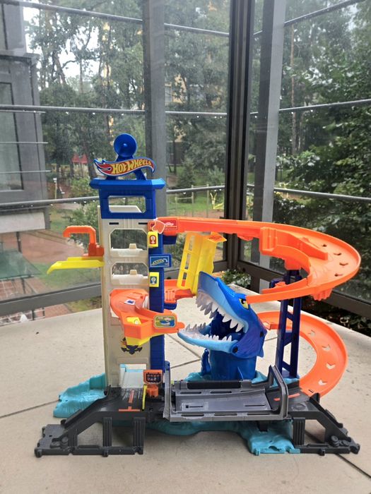 Ігровий набір Hot Wheels "Втеча від лютої акули"