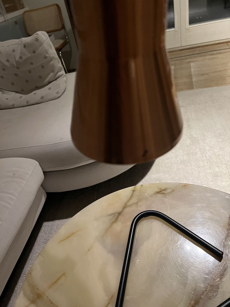 Lampka na biurko. Nowoczesna forma