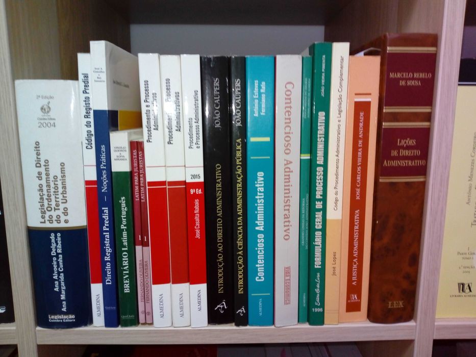 Livros de Direito em ótimas condições