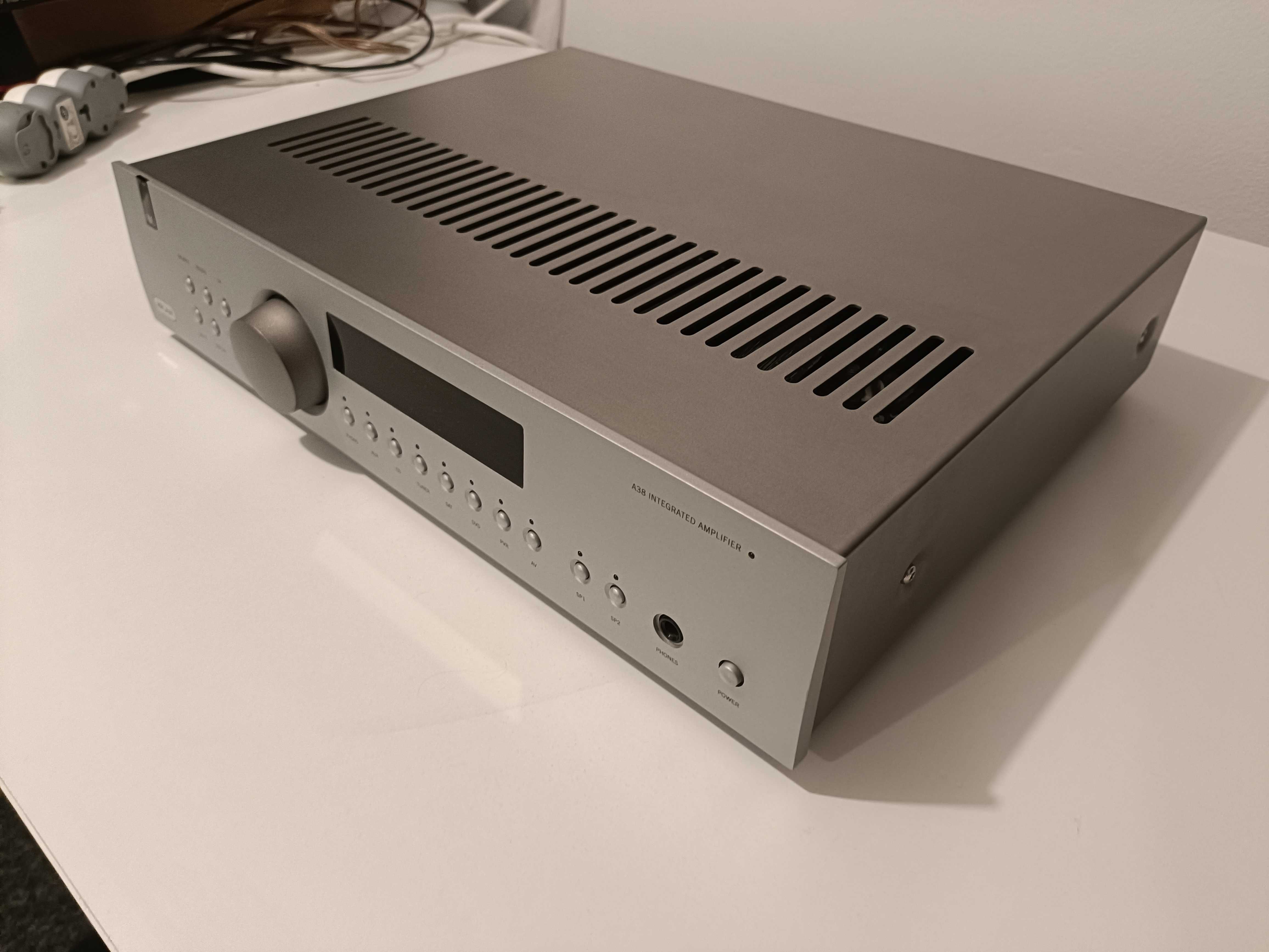 Arcam FMJ A38  stereo 2x105W, Wzmacniacz zintegrowany