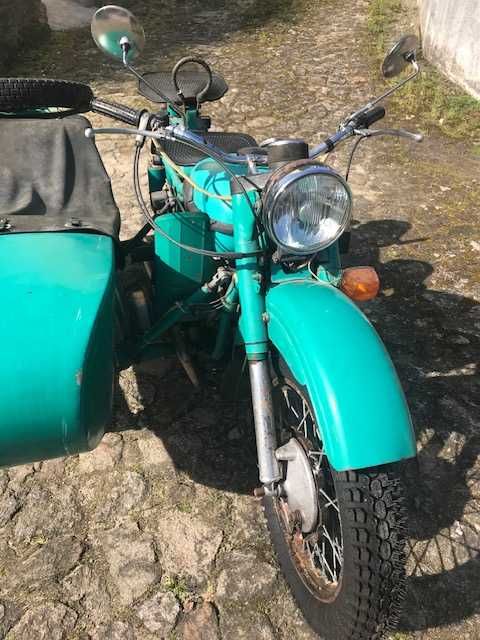 Mota classica com sidecar