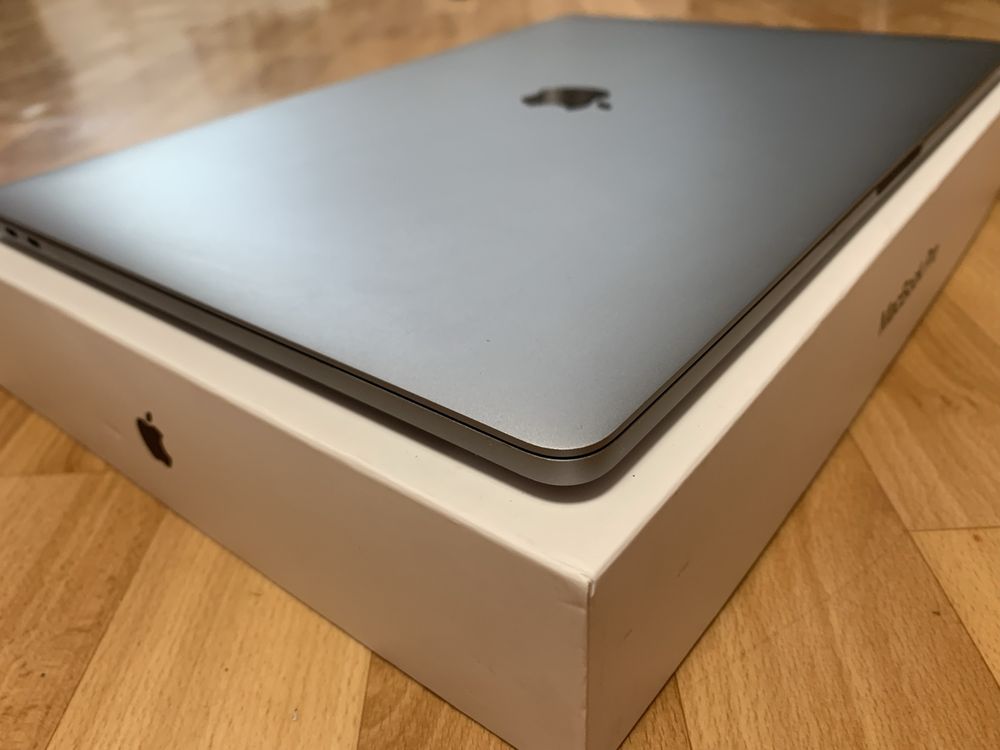 MacBook Pro 15'' Retina, 2019р., i7/16/256, гарний стан!