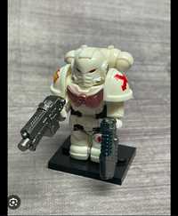 LEGO WARHAMMER Space Marine ludzik White Scars