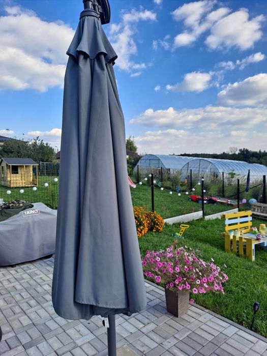 Sprzedam rozkładany parasol ogrodowy,DUZY, z podświetleniem LED