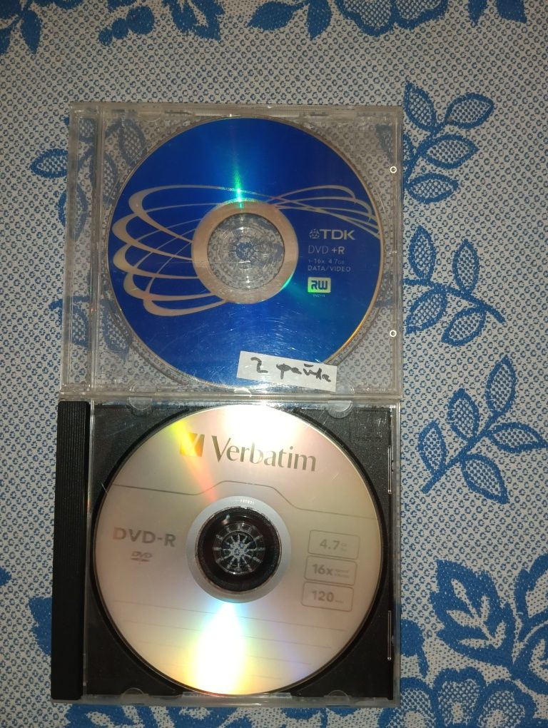Диски DVD-RW/R а також пусті коробки як на фото