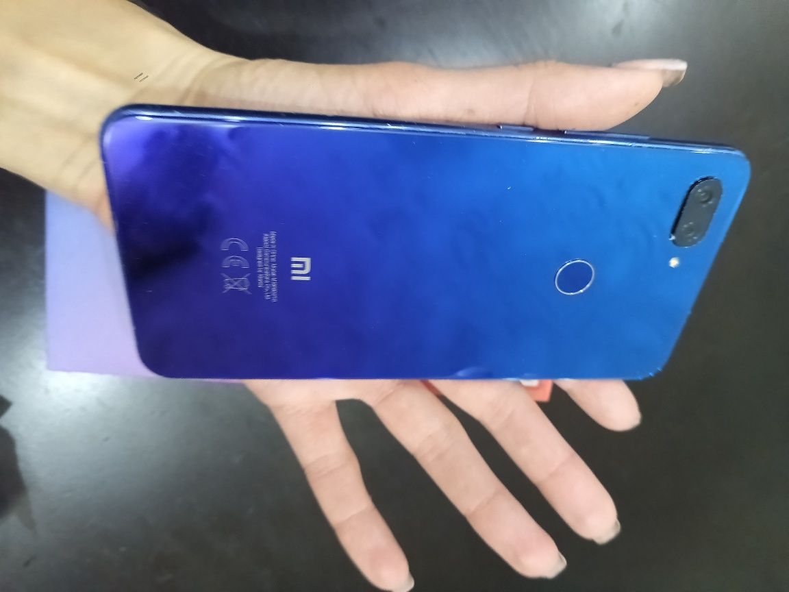 Телефон MI 8 Lite