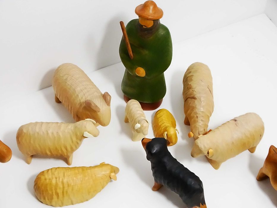 Zestaw 28 ręcznie wykonanych figurek marki Buntspecht