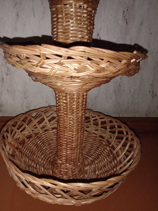 Продам фруктницу с лозы