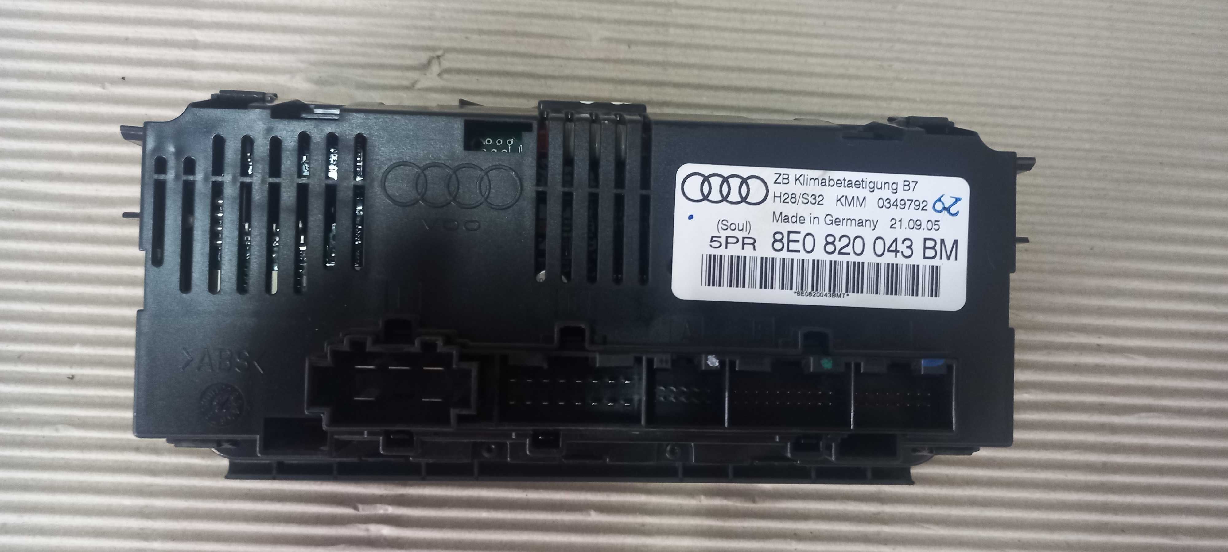 Panel klimatyzacji 2 DIN Audi A4 B7 -043BM