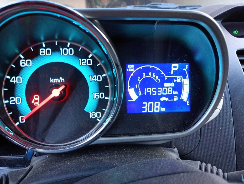 автомобіль равон 2 практично новий