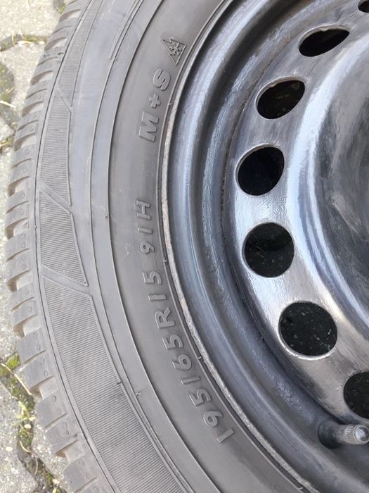 4 koła zimowe vw golf 195/65 R15 plus kołpaki