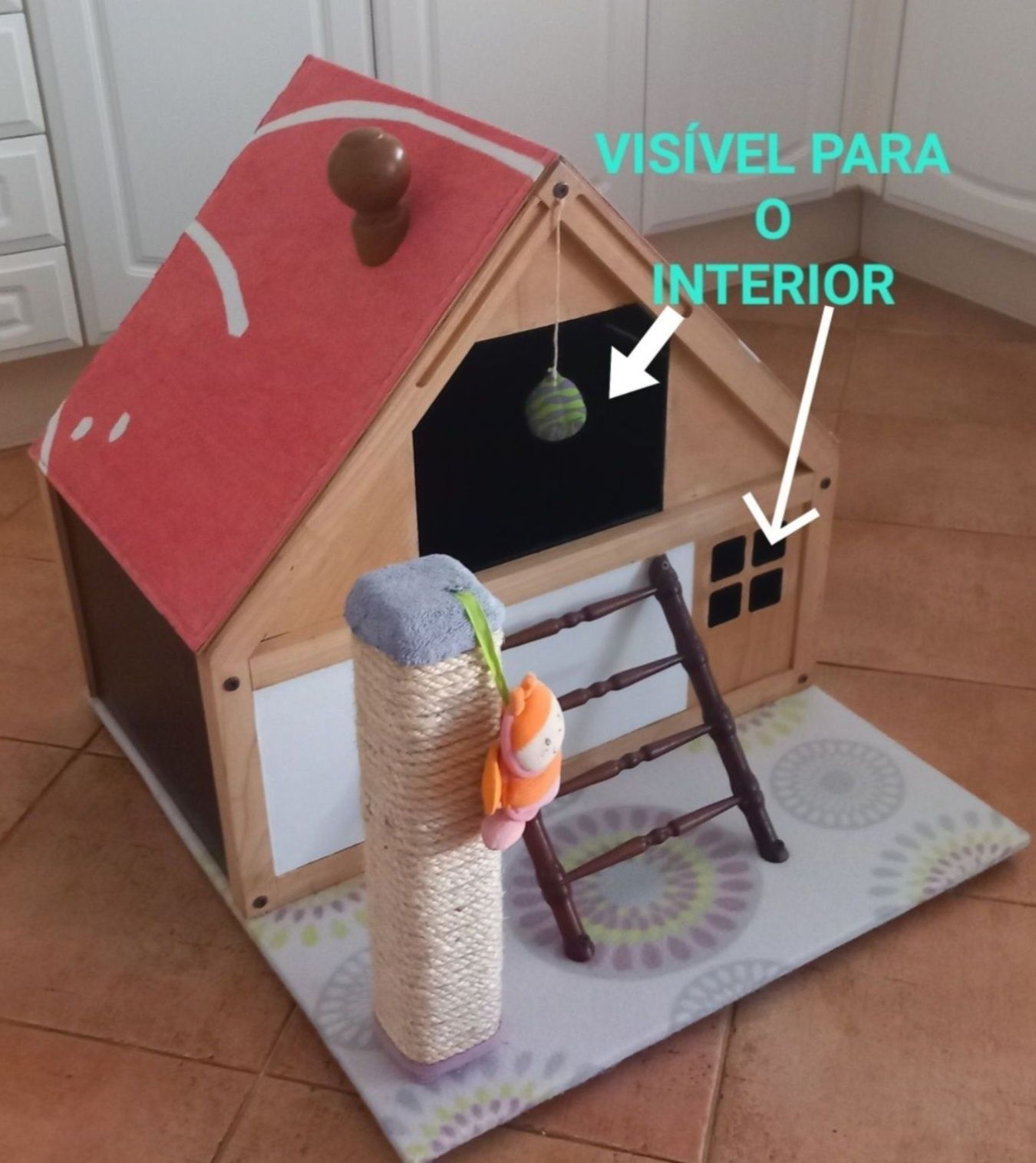 ARRANHADOR PARA GATOS. MORADIA EM MADEIRA. Casa,Sala,cozinha,Quarto.