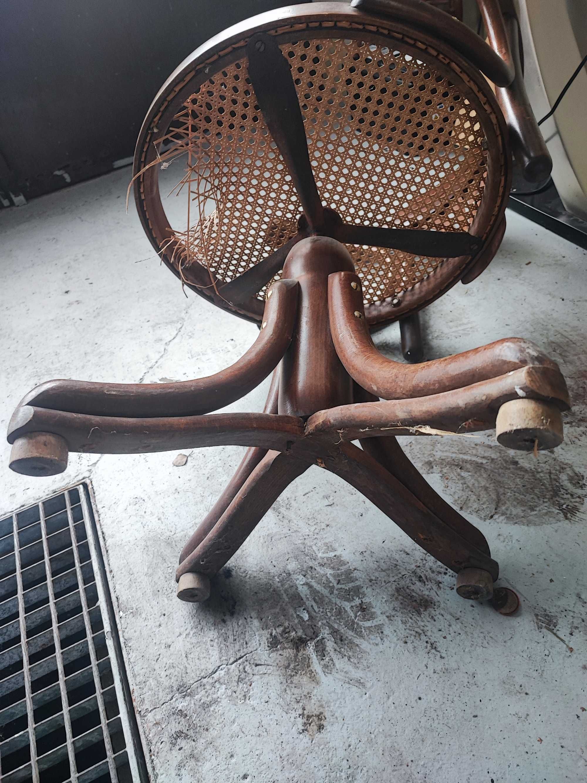 Krzesło obrotowe - Thonet.