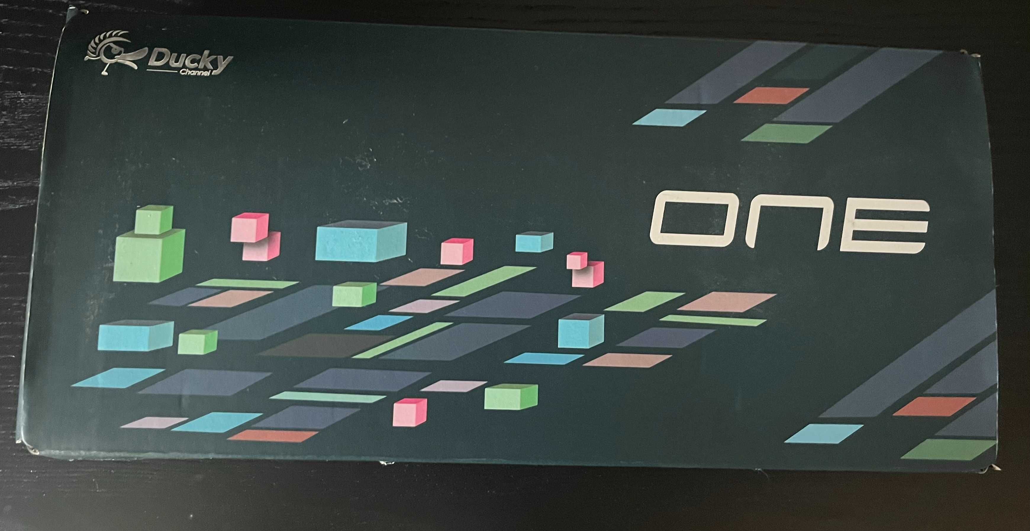 Ducky One tkl (interruptores vermelhos) e sem RGB