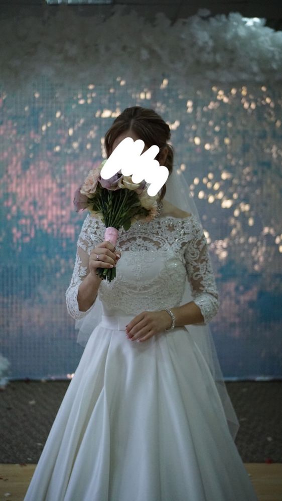 Весільна сукня, фата, шубка