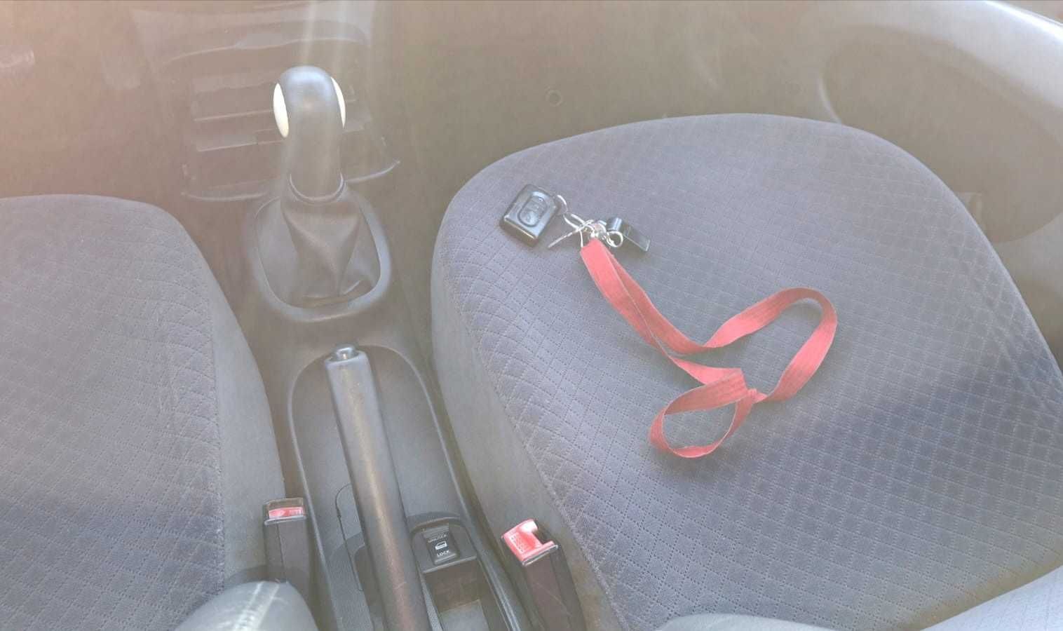 Carro citadino com embraiagem nova