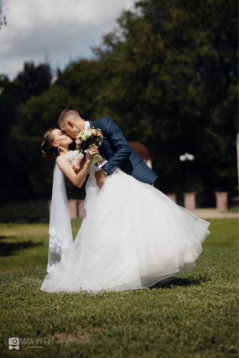 Весільна сукня довга