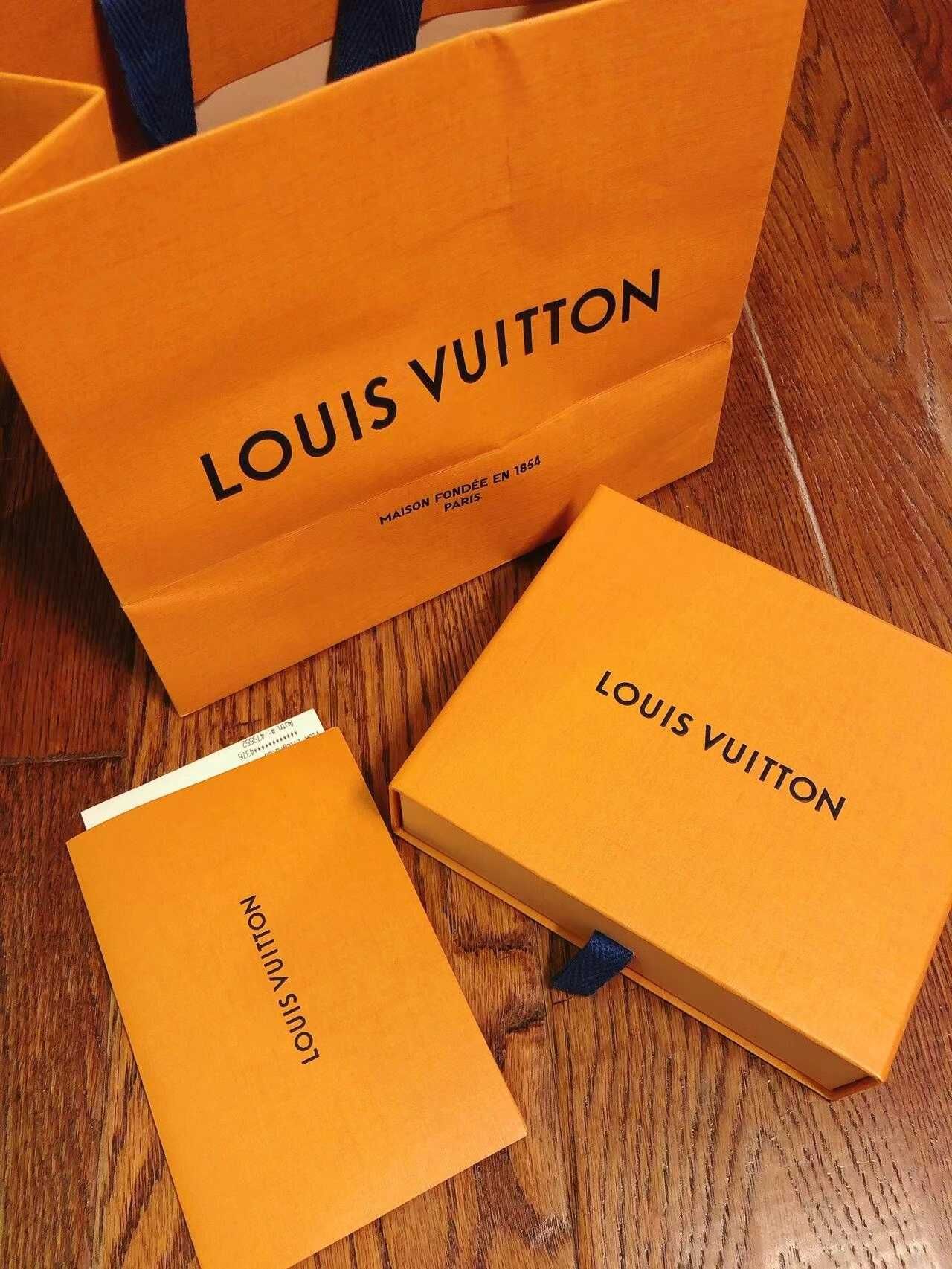 Czarno-szare etui na karty Louis Vuitton w szachownicę