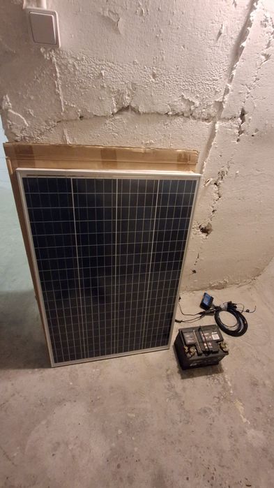 Zestaw fotowoltaiczny 12V,  Ładowarka do telefonu, światło, off grid