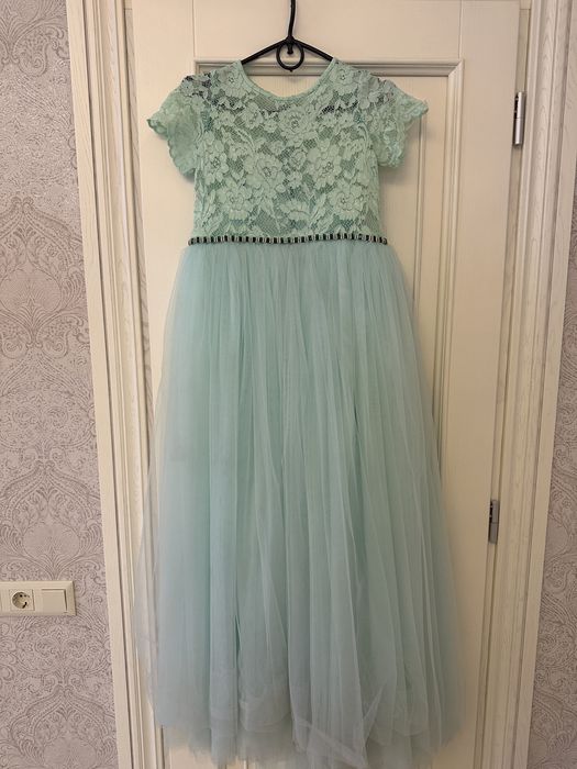 Продам платье праздничное